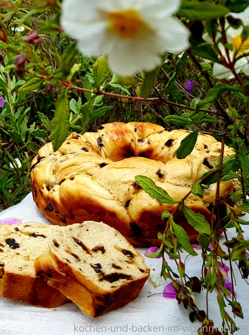 Rosinenstuten aus dem Omnia Backofen2 › kochen-und-backen-im-wohnmobil.de