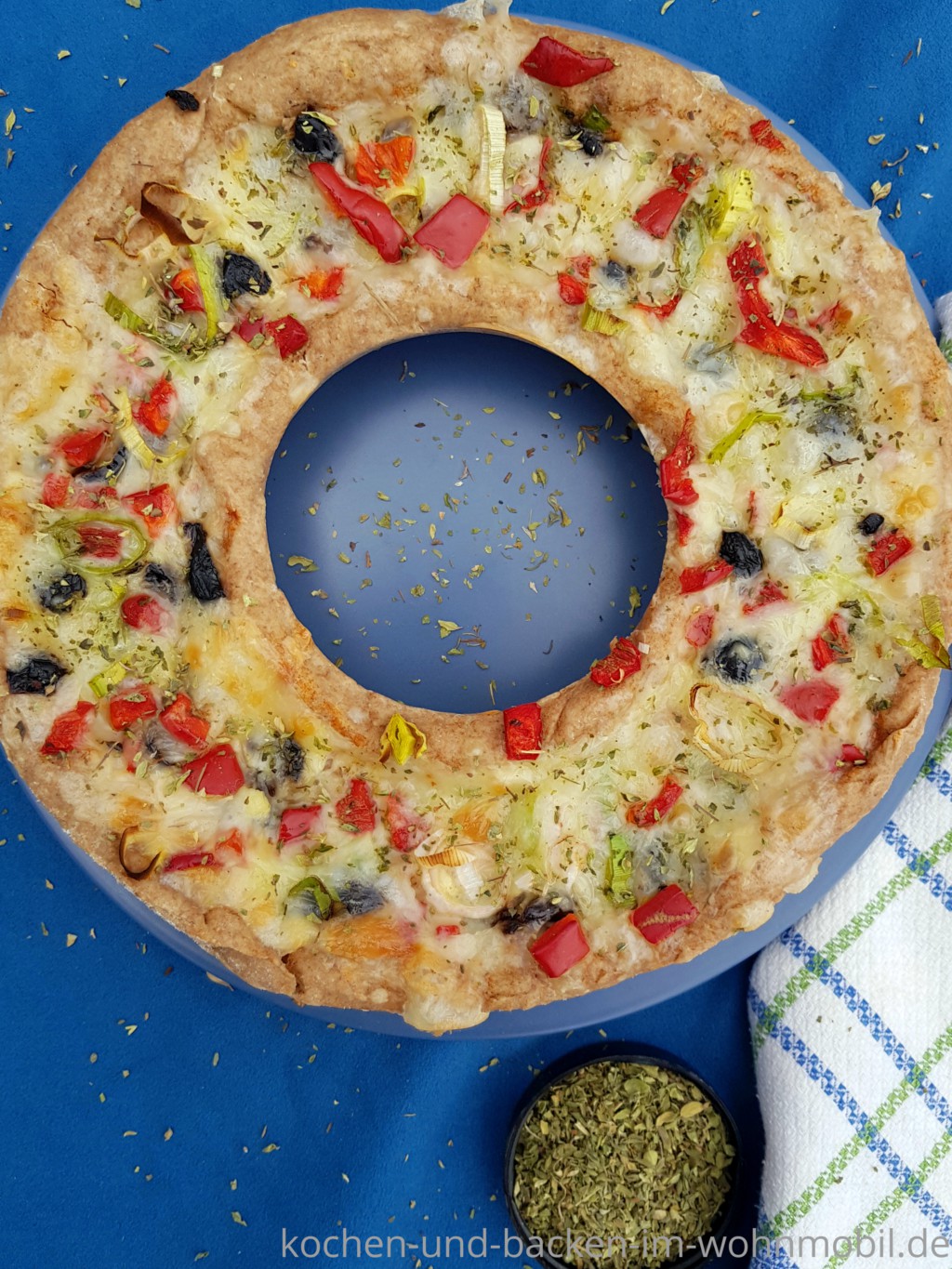 Pizza im OMNIA backen (2) › kochen-und-backen-im-wohnmobil.de