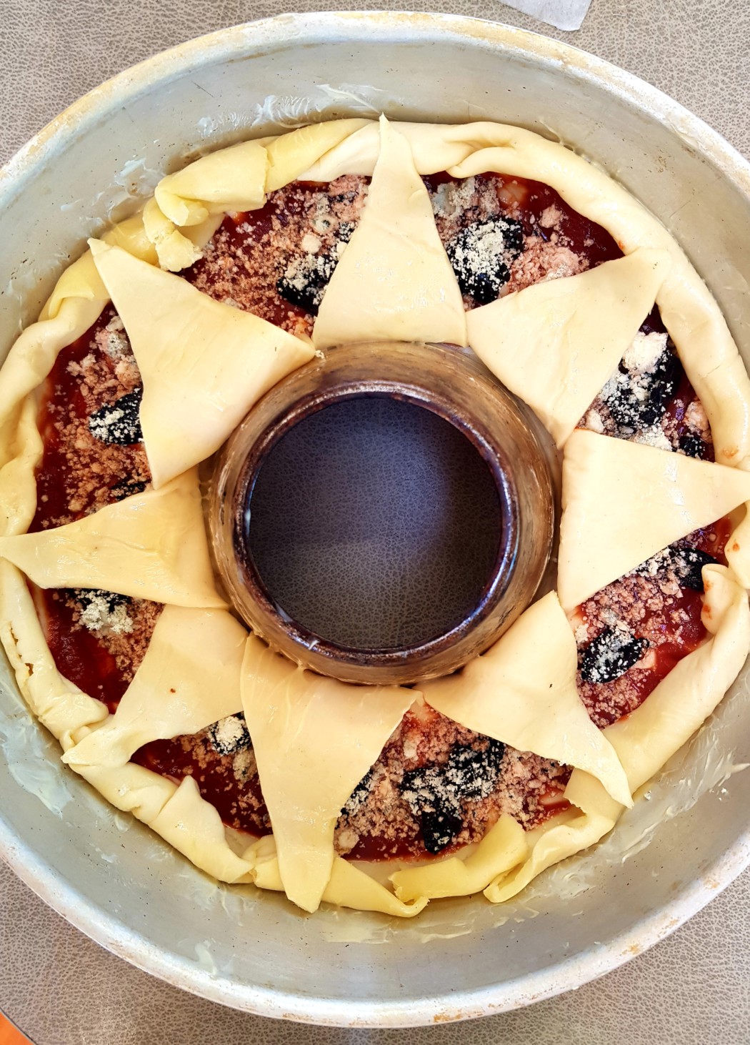 Einfache, köstliche Blätterteigpizza / Pizzasonne aus dem OMNIA ...